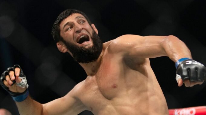UFC 319:Khumzat Chameyev擊敗Drakes Do Plessis贏得了中等重量冠軍WWE新聞 UFC 319:Khumzat Chameyev擊敗Drakes Do Plessis贏得了中等重量冠軍WWE新聞