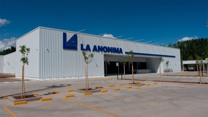 Neuquén：他們逮捕了一名參議院成員的候選人，從一個著名的超市偷了一百萬富翁