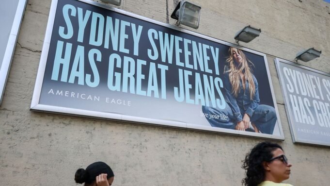 悉尼·斯威尼(Sydney Sweeney)廣告是從歇斯底里醒來的文化轉變 悉尼·斯威尼(Sydney Sweeney)廣告是從歇斯底里醒來的文化轉變