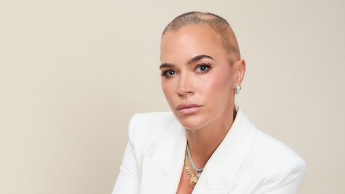 泰迪·梅倫坎普(Teddi Mellencamp)透露,他已經在反對演講的鬥爭中。 泰迪·梅倫坎普(Teddi Mellencamp)透露,他已經在反對演講的鬥爭中。