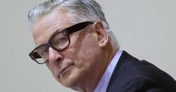亞歷克·鮑德溫(Alec Baldwin)針對新墨西哥州官員的審判拒絕了 亞歷克·鮑德溫(Alec Baldwin)針對新墨西哥州官員的審判拒絕了