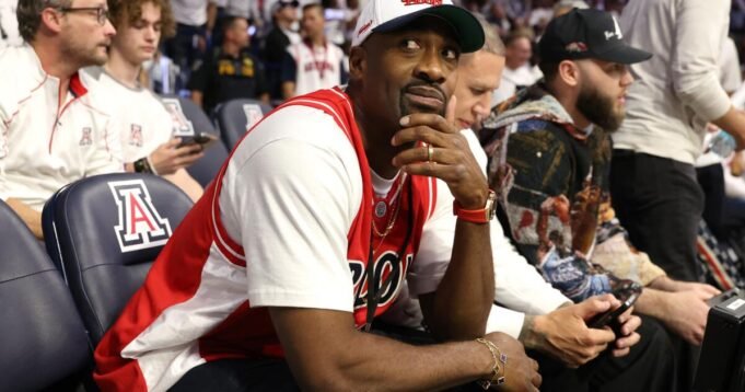 前NBA明星吉爾伯特·阿雷納斯(Gilbert Arenas)被捕。 “高堆非法撲克”指責 前NBA明星吉爾伯特·阿雷納斯(Gilbert Arenas)被捕。 “高堆非法撲克”指責