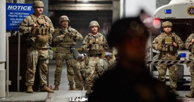 特朗普通過將國民警衛隊派往華盛頓特區擴大了軍事策略