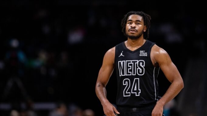 據報導，CAM THOMAS在兩年網之間進行選擇，提供2800萬美元或其資格報價