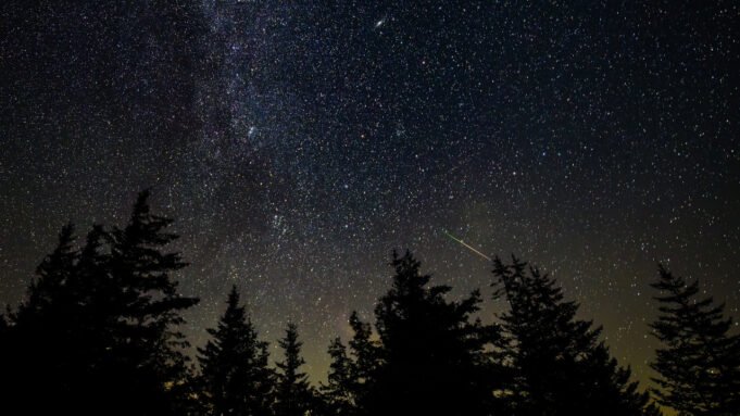流星更明亮的西弗吉尼亞州,2025年8月6日的夜間照片 流星更明亮的西弗吉尼亞州,2025年8月6日的夜間照片