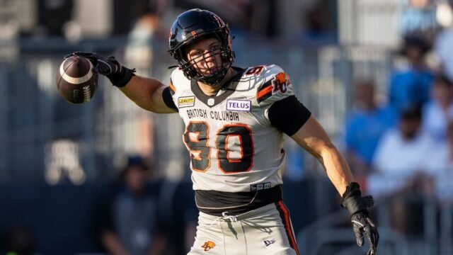 Mathieu_Betts_Kevin_Sousa_CFL.ca_714ce16a-e65d-4cac-b816-f5bea7baaf95_ORIGINAL.jpg