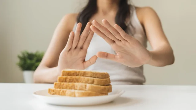 gluten-free-diet-refusing-bread.webp.webp