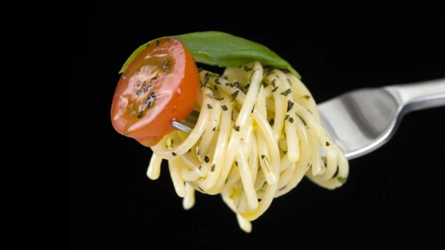 spaghetti-tomato-basil-fork.webp.webp