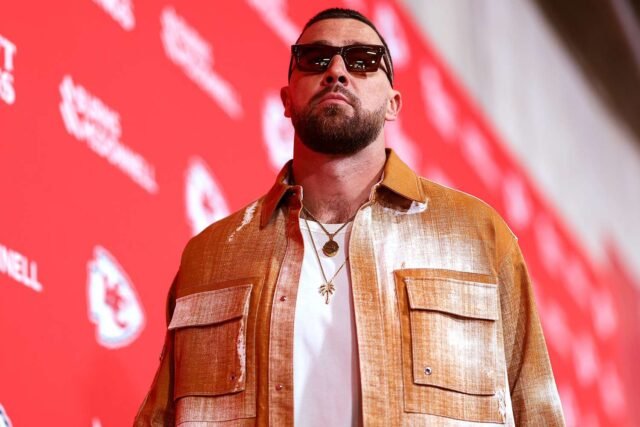 travis-kelce-062-102725-e941b2b0e04e4de2b9eda62576da8867.jpg