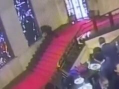 顧問摔倒,西羅尼的窗戶受損:事故視頻