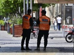 一名警察在擾亂後跳舞時咬傷同事的手