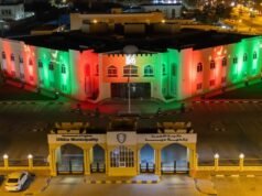 迪巴阿爾富查伊拉的街道裝飾一新,為聯盟日慶祝活動做準備