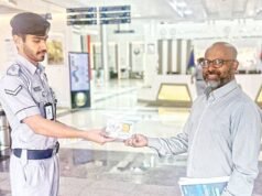 哈伊馬角警方正在分發禮物和鮮花