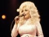 關於多莉·帕頓 (Dolly Parton) 的自製婚紗和 1966 年秘密私奔的一切