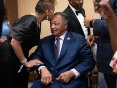 深受喜愛的民權偶像傑西·傑克遜牧師接受生命支持措施