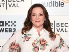 梅麗莎·麥卡錫 (Melissa McCarthy) 將於 12 月與音樂嘉賓第戎 (Dijon) 一起主持《SNL》
