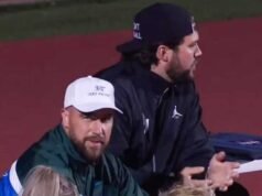 特拉維斯·凱爾斯參加堪薩斯高中橄欖球季后賽