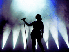 Jessie J 一邊唱著自己 2021 年流產的歌一邊哭泣