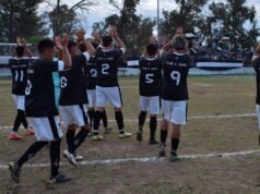 Atletico Ecaño 將球化為水和能量並添加了三個黃金點