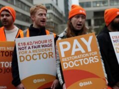 由於薪資戰期間公眾支持率下降,罷工醫生的老闆們反對他們