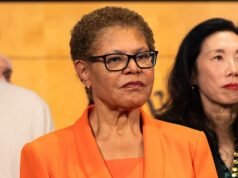 民主社會主義者 Ray Huang 正在挑戰洛杉磯市長凱倫·巴斯 (Karen Bass) 爭奪該市市長席位