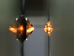 極壓實驗揭示了奇怪的新冰相