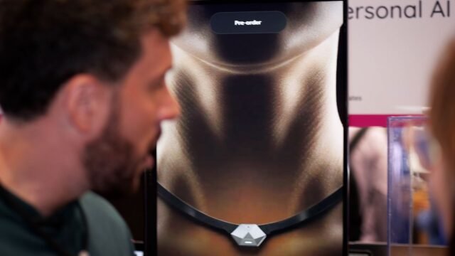 skynews-ai-necklace_7082070.jpg