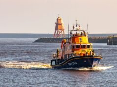 愛爾蘭海岸對失踪皇家海軍輔助海員的廣泛搜尋工作結束世界新聞