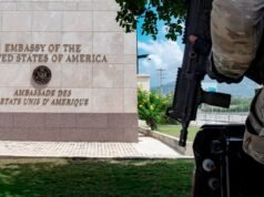 美國駐海地大使館安全海軍陸戰隊向涉嫌幫派成員還擊