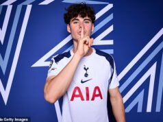 “人們總是批評我們。我不聽。他們的意見並不重要”:熱刺想知道阿奇·格雷能否抵御批評者、承認自己在諾丁漢森林犯下的錯誤以及托馬斯·弗蘭克給他的特別指示