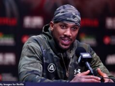 傑克·保羅摔倒後不久,安東尼·約書亞邀請我進行一對一的聊天。這就是令我震驚的事情——因為他的教練會生氣的