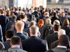 由於謹慎的雇主削減招聘,職位空缺再次下降