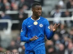 傑米·卡拉格迄今為止以三名阿森納球星和兩名來自桑德蘭的球員命名了他的球隊,並向切爾西球迷道歉……但是誰能進入曼聯呢?