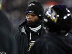 烏鴉隊主教練約翰·哈夫對這份令人震驚的報告發表了講話,指責四分衛“在會議中睡覺”。