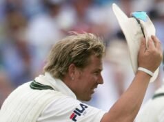 板球測試傳奇人物在節禮日灰燼測試中向已故的肖恩·沃恩致敬