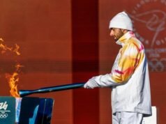 奧運火炬已經離開,火炬手中的波洛納拉:“站在這裡真是令人興奮”