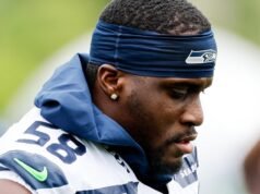 海鷹隊的德里克·霍爾因在戰勝公羊隊的比賽中停賽一場