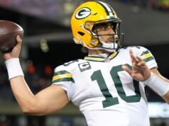 包裝工隊球員喬丹·樂福在頭盔與頭盔相撞後腦震盪離場