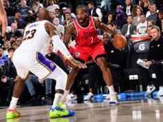 NBA 2025-26 賽季亮點:科懷·倫納德在快船隊戰勝湖人隊的比賽中砍下 32 分