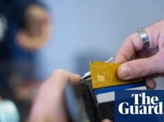 數據顯示,英國消費者因收入減稅而儲蓄減少消費者支出