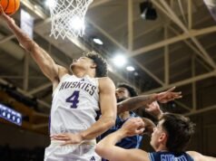 華盛頓哈士奇隊從輸給西雅圖大學的比賽中恢復過來並擊敗聖地亞哥大學