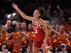 女子前 25 名綜述:24 號密歇根街隊在錦標賽決賽中擊敗 15 號密西西比大學