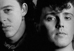 觀看 1984 年風格委員會重製現場表演