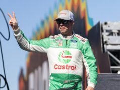 布拉德·凱瑟洛夫斯基 (Brad Keselowski) 因腿部骨折接受手術,目前正在康復中