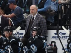 卡雷爾·維馬爾卡 (Karel Wijmalka) 幫助擊敗加人隊