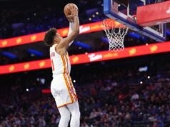 杰倫·約翰遜職業生涯最高的 41 分幫助老鷹隊在一場雙加時驚心動魄的比賽中擊敗了 76 人隊