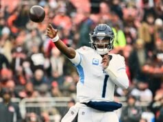 新秀四分衛卡姆·沃德 (Cam Ward) 與泰勒·肖 (Tyler Shaw) 在納什維爾對陣