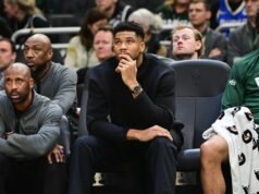 揚尼斯·阿德托昆博“鎖定”雄鹿隊,而不是在報導的貿易談判中