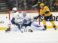 掠奪者隊在第三節打入 3 個進球,擊敗了楓葉隊