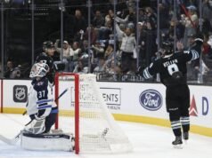 克萊頓·凱勒 (Clayton Keller) 為猛獁蒸汽機隊 (Mammoth Steamies Jets) 捲土重來的加時進球